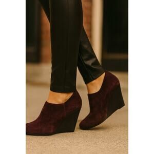 Clarks Artisan Suede Wedge Booties Burgundy Snakeskin Heel Size 8.5 Winter Fall